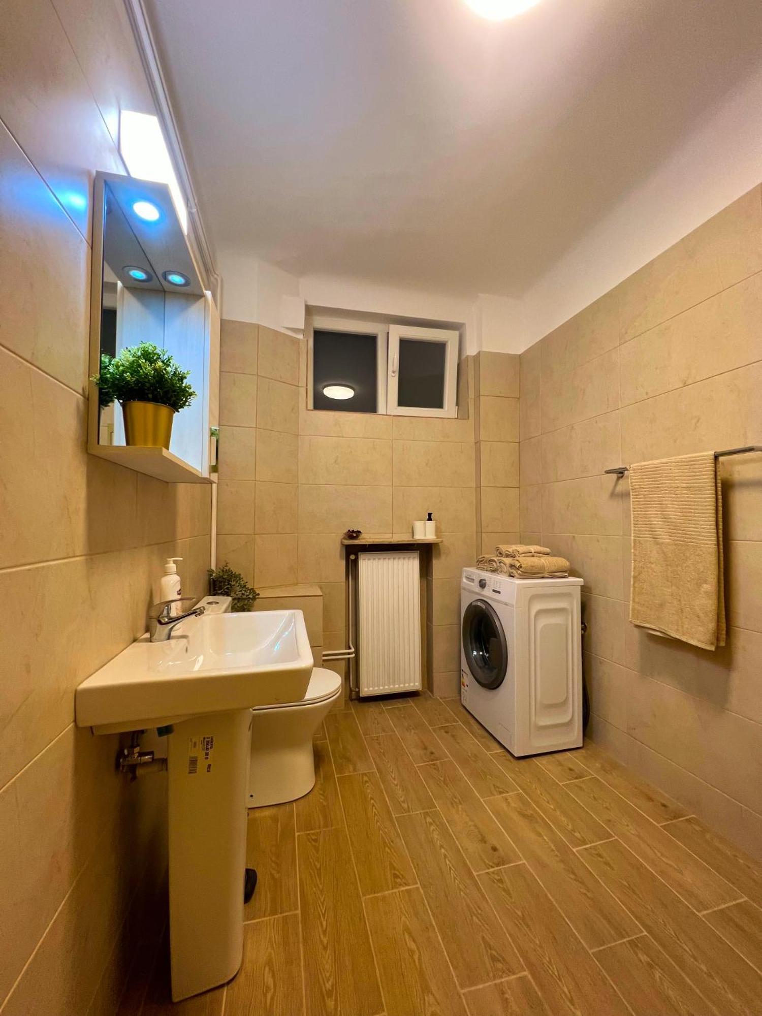 Ultracentral Apartment 4 Rooms - Old City Center -120 Square Meters - Бухарест Экстерьер фото